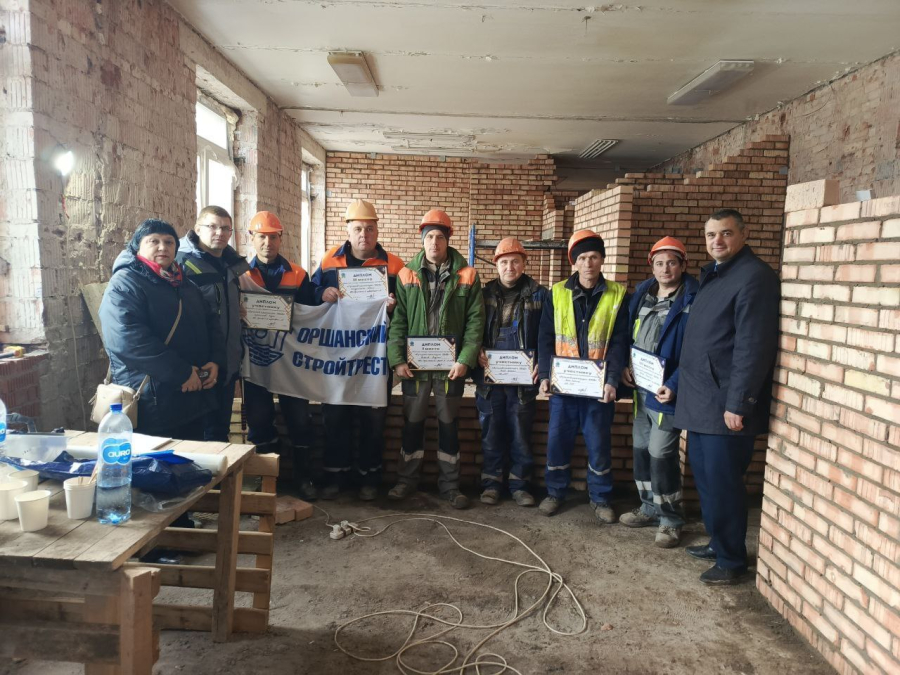 Поздравляем наших специалистов с успехом на областном этапе республиканского конкурса профессионального мастерства по профессии &quot;Каменщик&quot;
